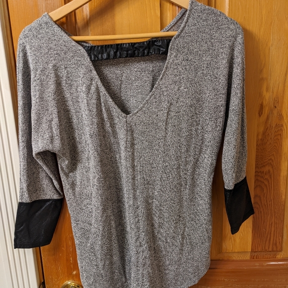 Dynamite 3/4 sleeve shirt - Picture 2 of 6